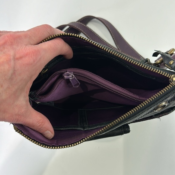 River Island black leather purse - purple crossbody strap - Picture 4 of 11